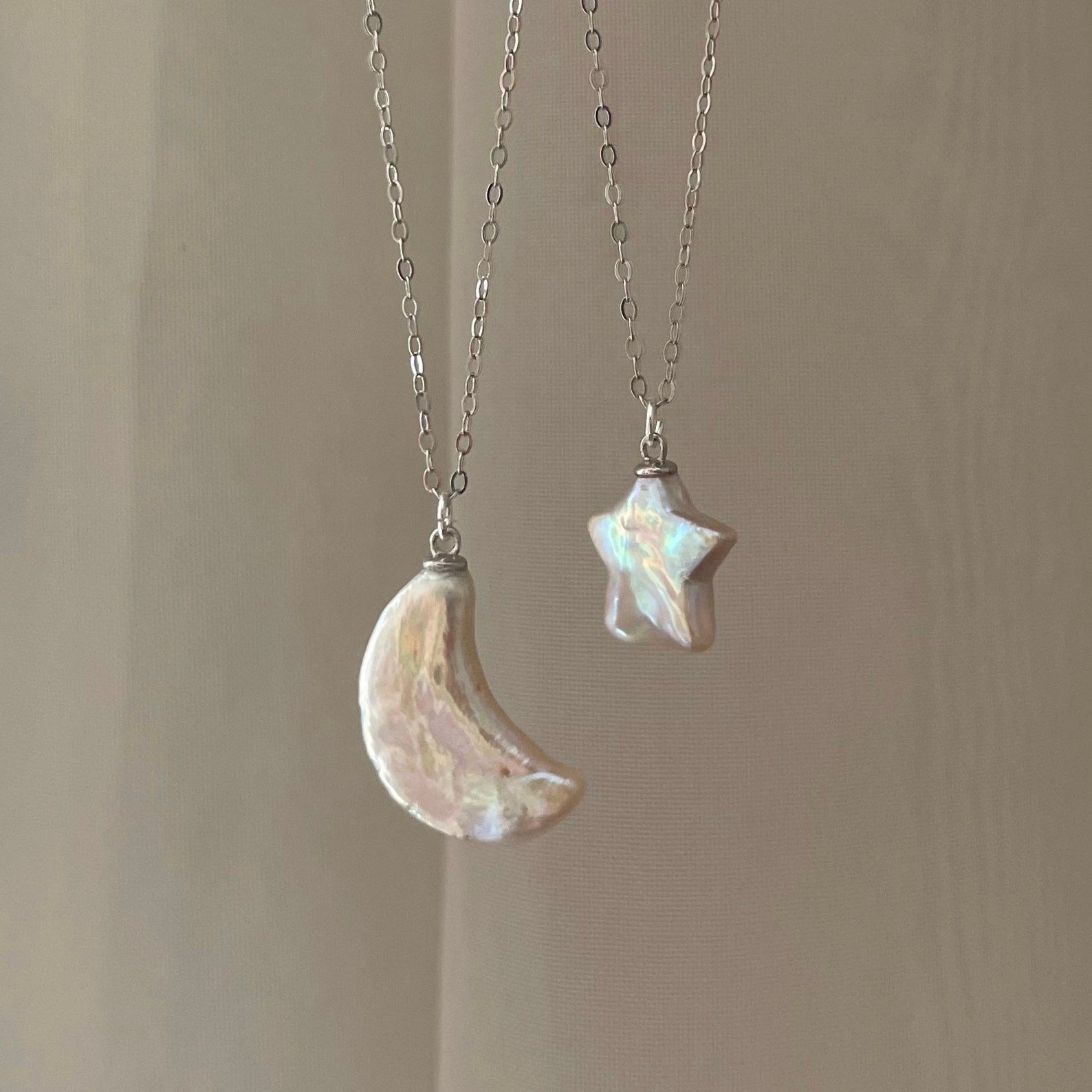 Collar de perla, luna y estrella