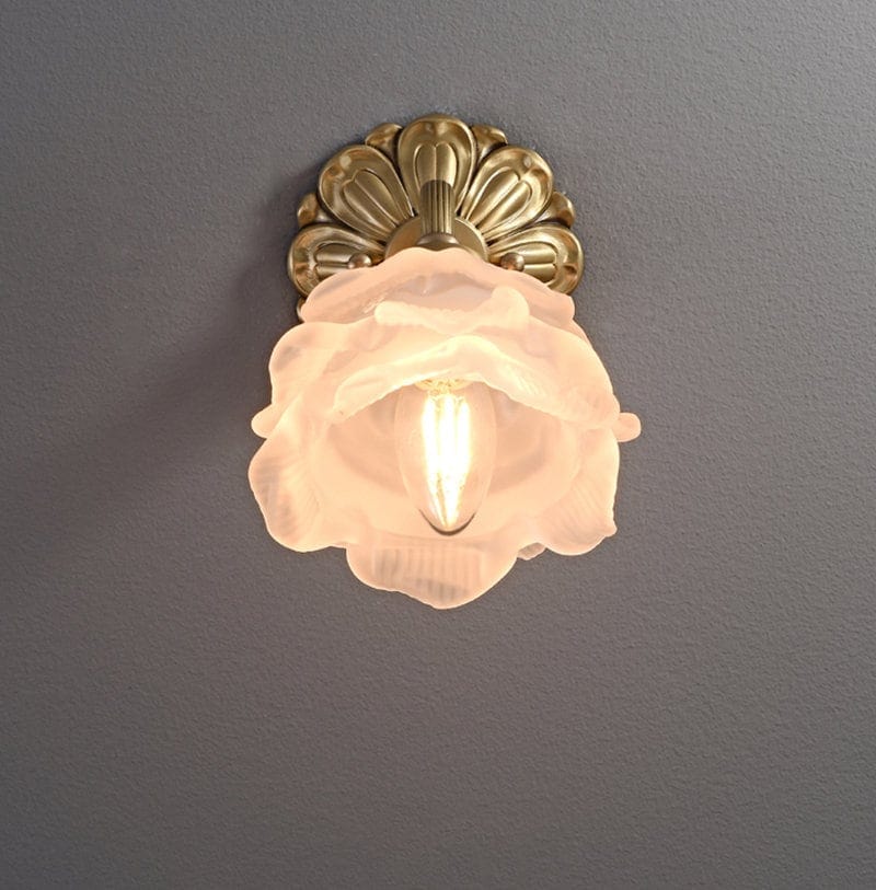 Applique murale à fleurs en verre givré avec luminaire à fleurs sculptées en laiton brossé - Ampoule incluse