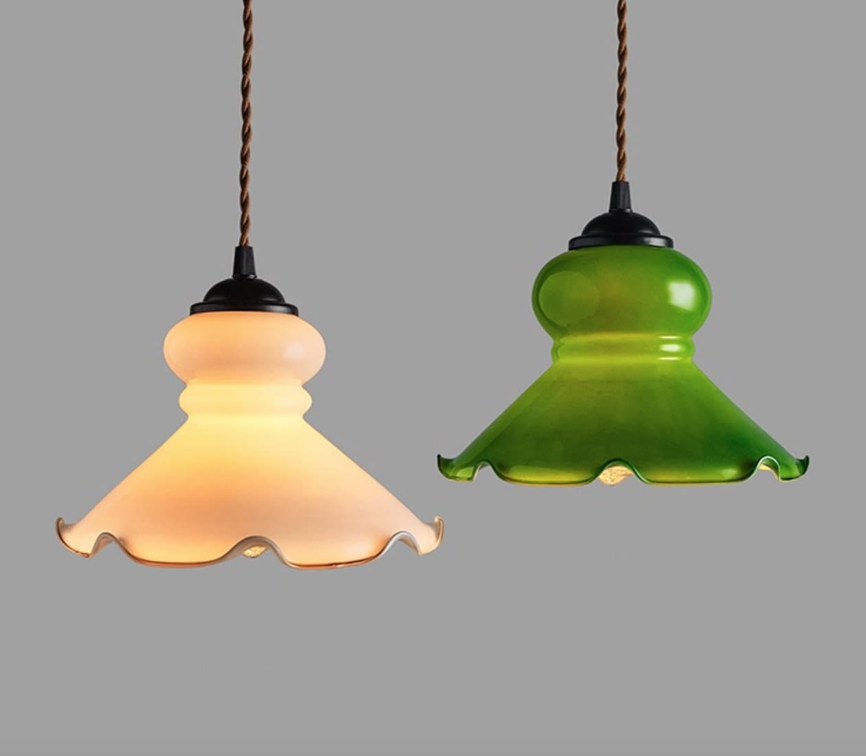 Pendente de Luz LED em Vidro Opalino em Forma de Boneca no Estilo Vintage Francês - Lâmpada Incluída