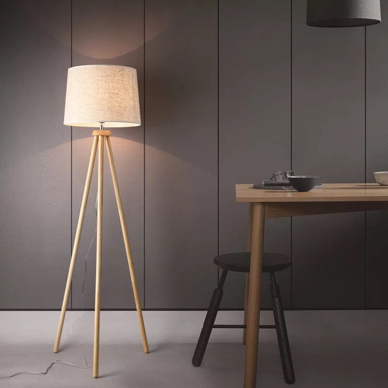 Lampada da terra con paralume in legno Lillian