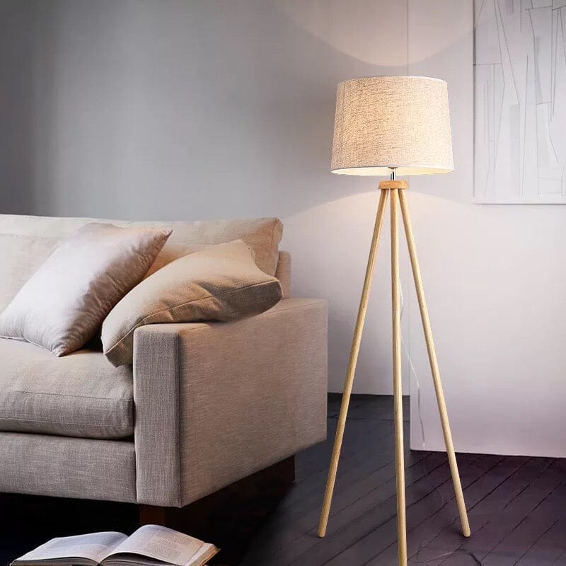 Lampada da terra con paralume in legno Lillian