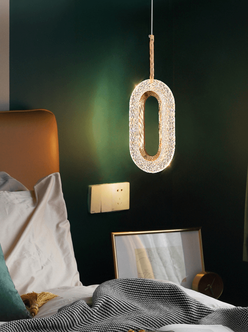 Pendente de Luz de Ouro com Anel de Diamante Luxuoso - Luminária Moderna Inspirada em Cristal