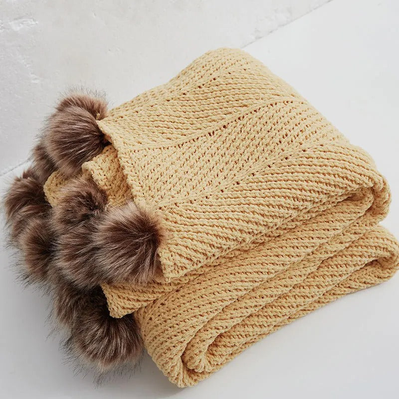 Chunky strikket Chenille-teppe med søte Pom Poms