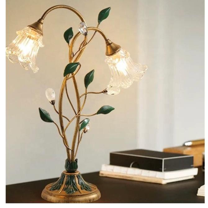 BloomGlow – Floral Table Lamp