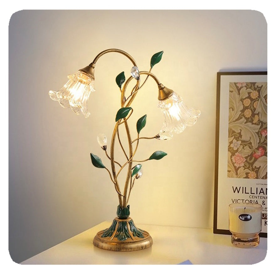 BloomGlow – Blumen-Tischlampe