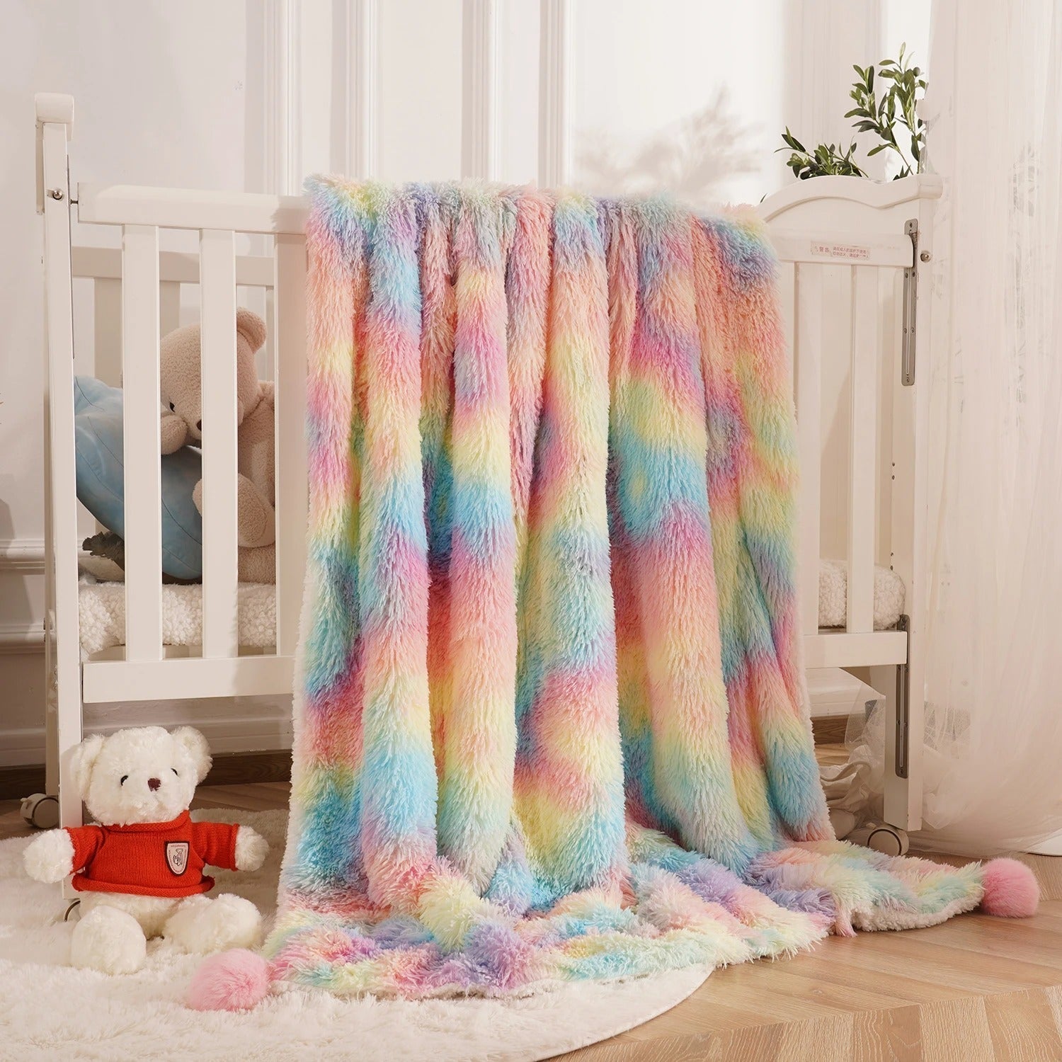 Rainbow Fluffy Plush Blanket - Fargerik komfort for alle aldre!