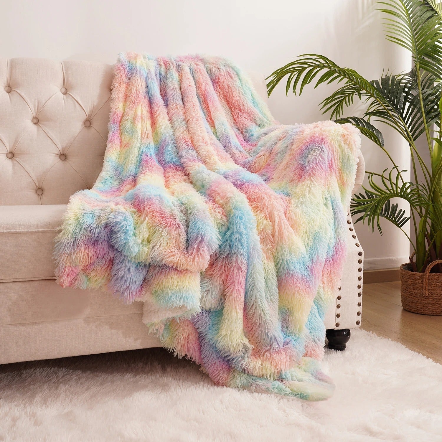 Rainbow Fluffy Plush Blanket - Fargerik komfort for alle aldre!