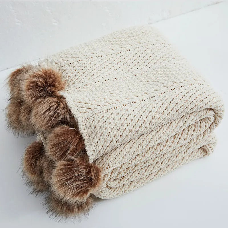 Chunky strikket Chenille-teppe med søte Pom Poms