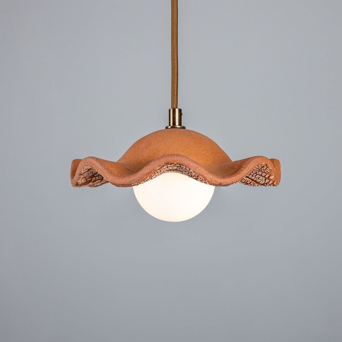 Rivale Hanglamp met Golvende Keramische Schaduw, Rood Ijzer