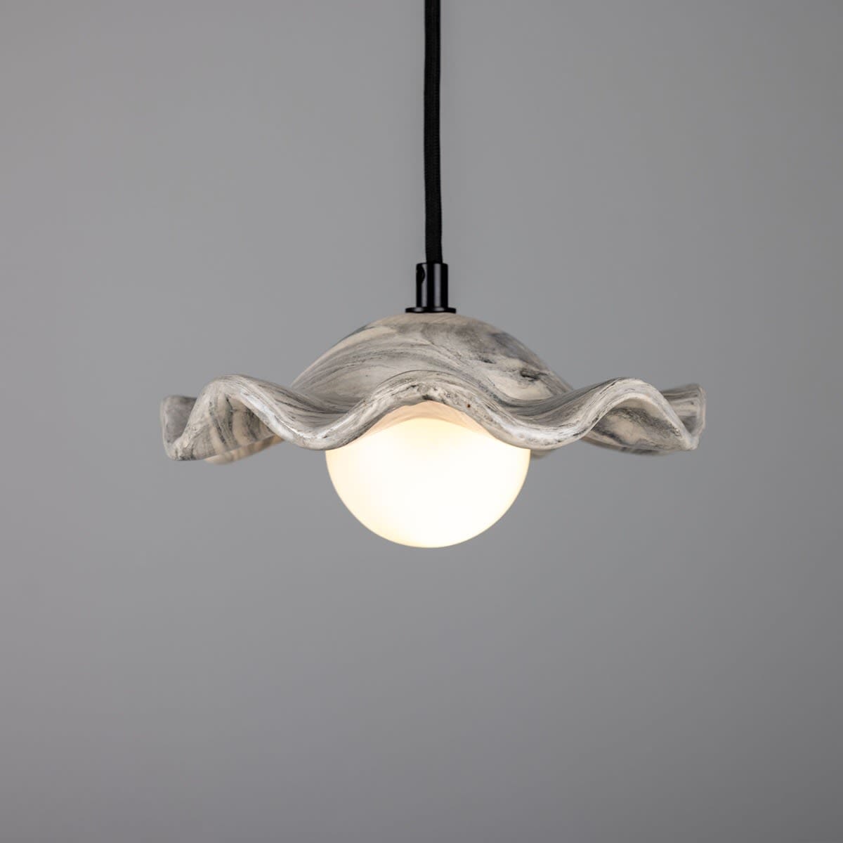 Rivale Hanglamp met Golvende Marmeren Keramische Schaduw