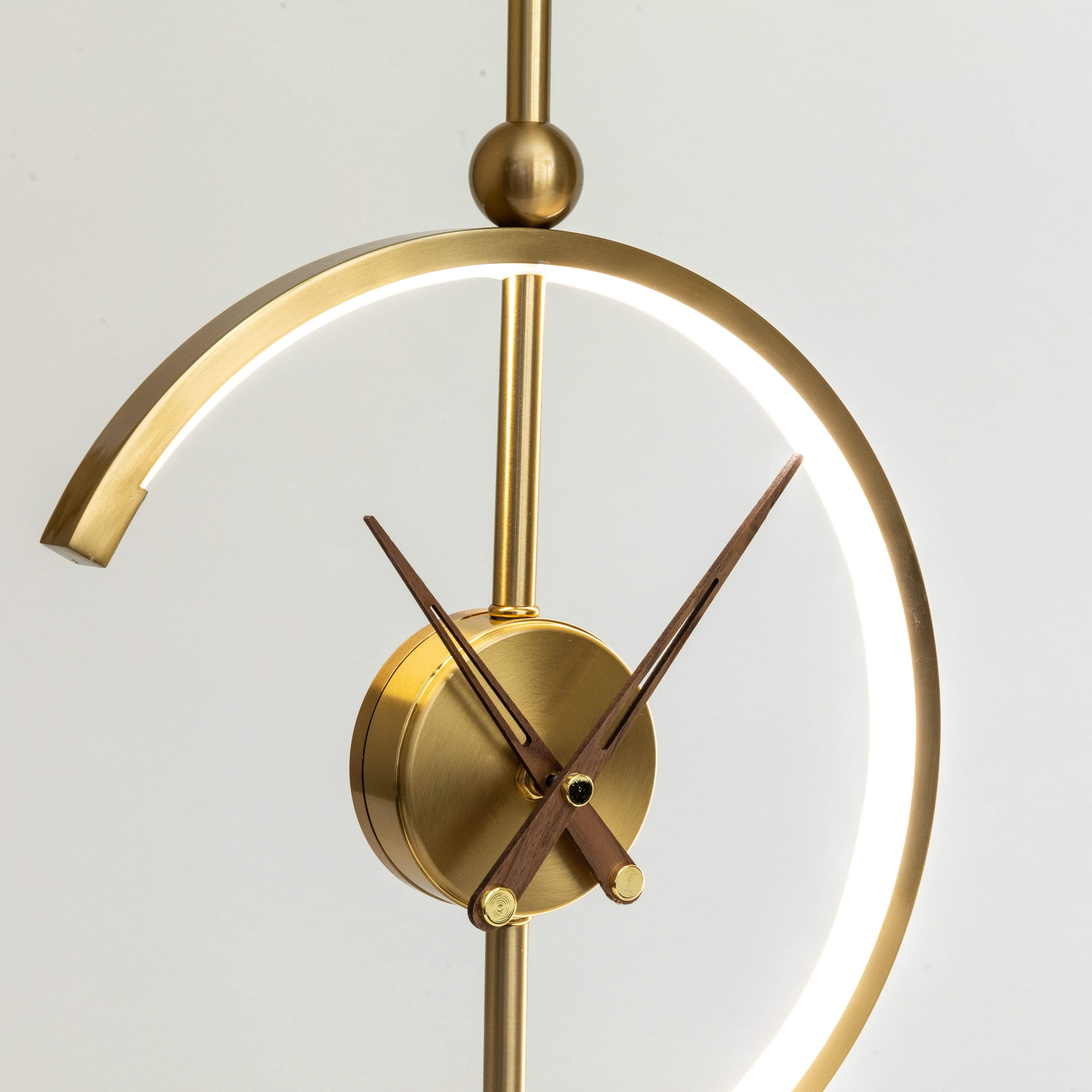 NagoyaLight™ | Orologio lampada di lusso con caricabatterie