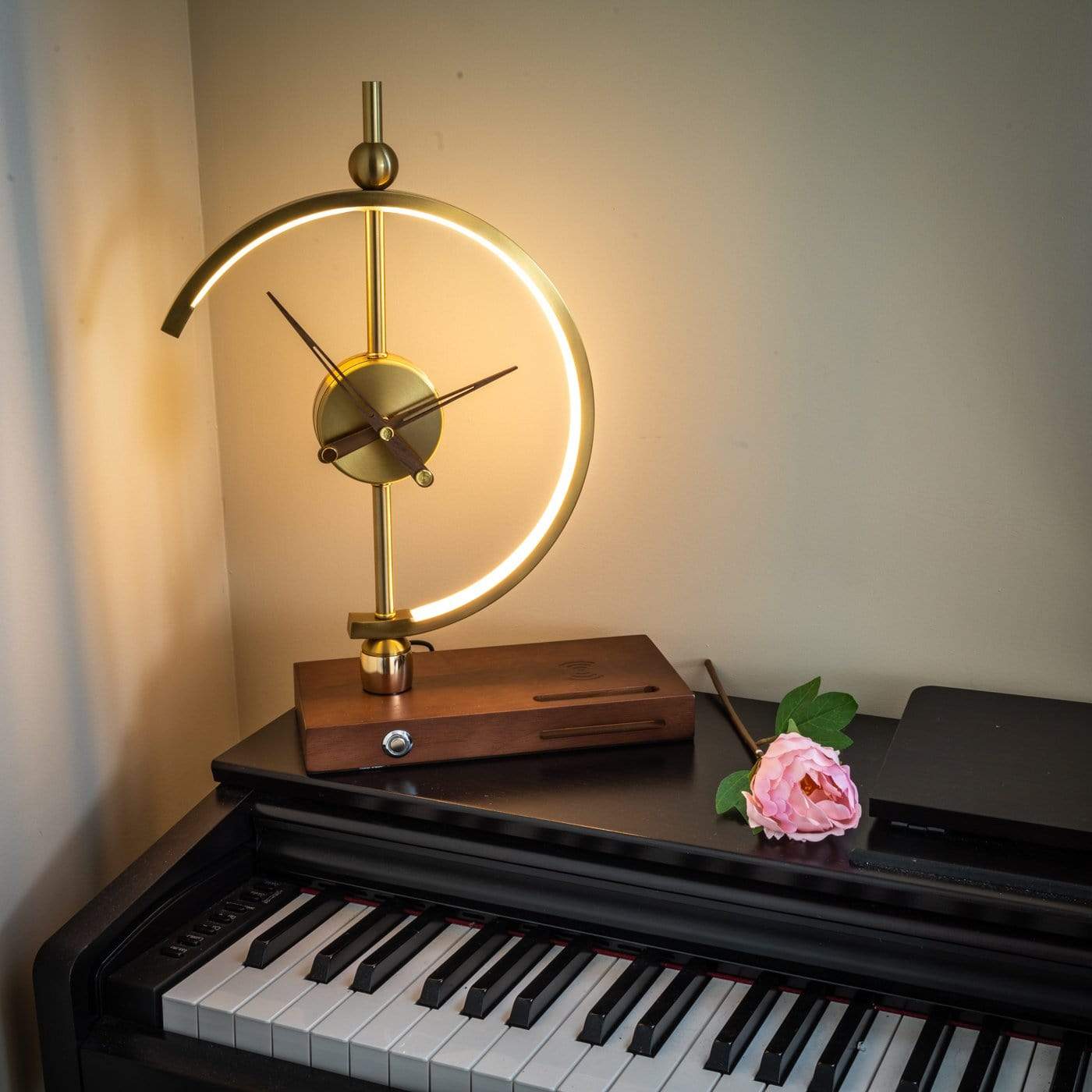 NagoyaLight™ | Lampe horloge de luxe avec chargeur