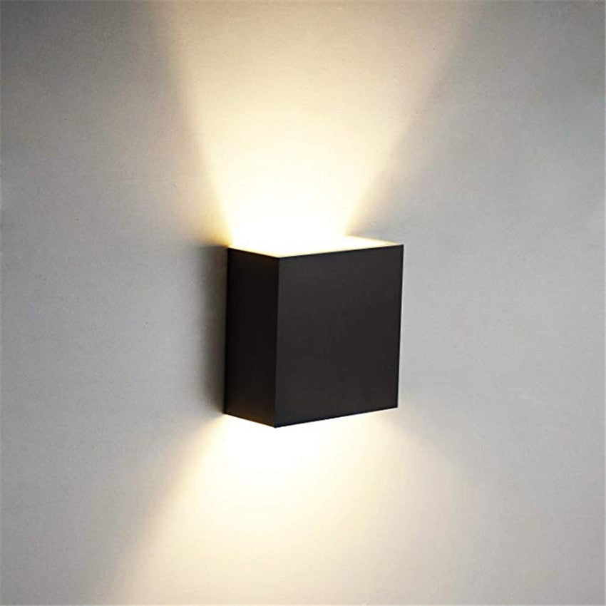 Metalen kubus led wandlamp