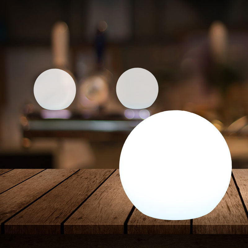 Lámpara de mesa LED inalámbrica Moon con baterías recargables