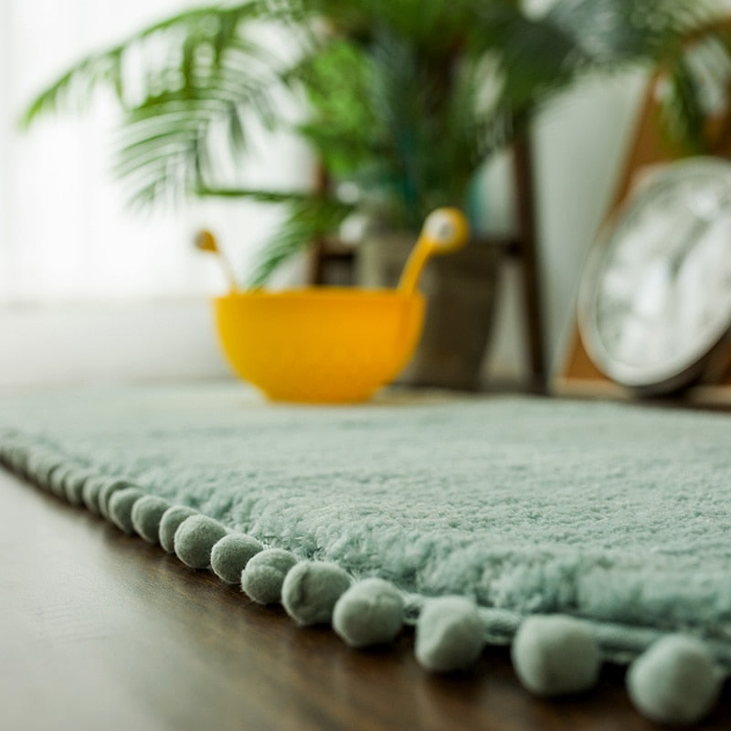 Tapis ovale antidérapant avec pompons