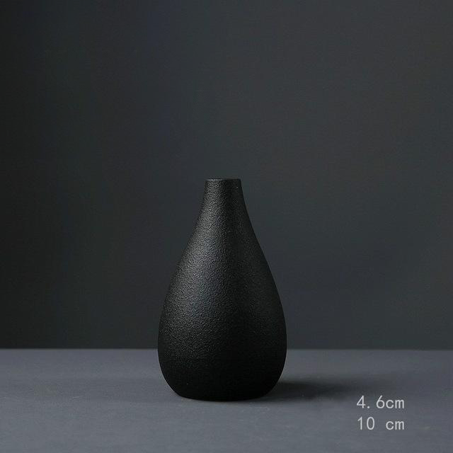 Vases en céramique texturés noirs comme la nuit