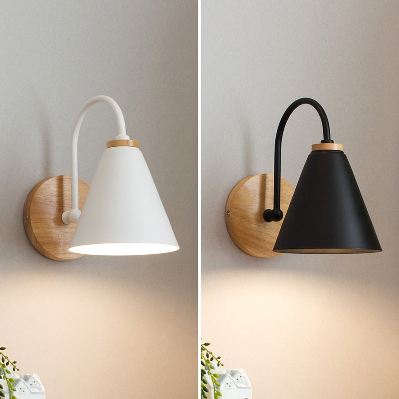 Elegant Kurve Tre & Metall Vegglampe