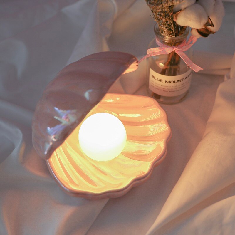 Sirenita - Pearl & Shell Desk Lamp