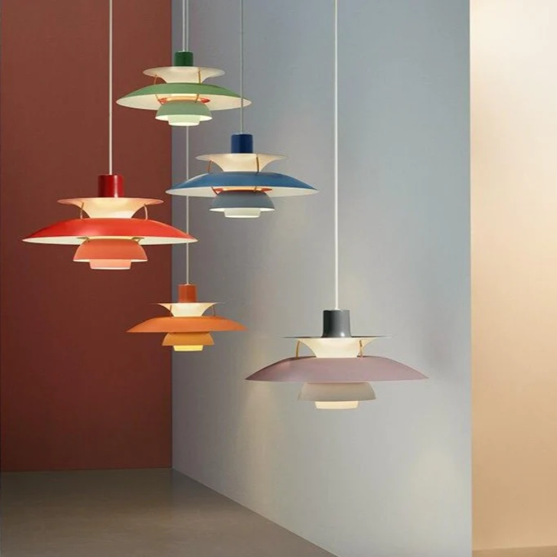 Lampe suspendue à plusieurs couches de couleurs