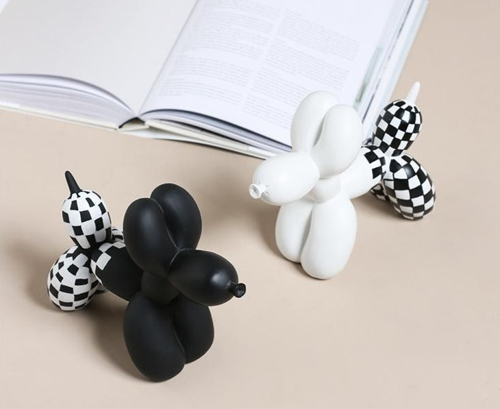 Deluxe Black & White Balloon Dog - käsinmaalattu hartsi