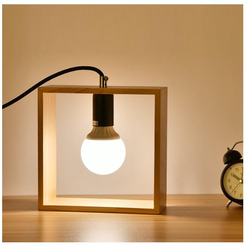 Lampe de bureau carrée en bois