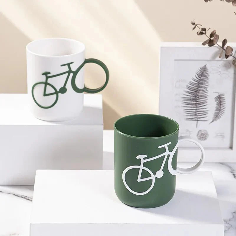 Tasse en plastique avec poignée de vélo originale