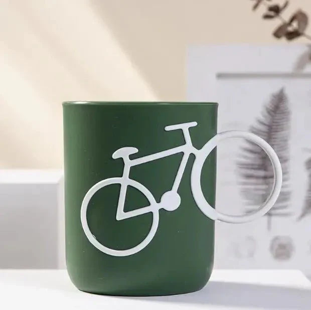 Tasse en plastique avec poignée de vélo originale