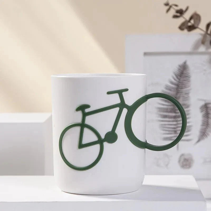 Tasse en plastique avec poignée de vélo originale