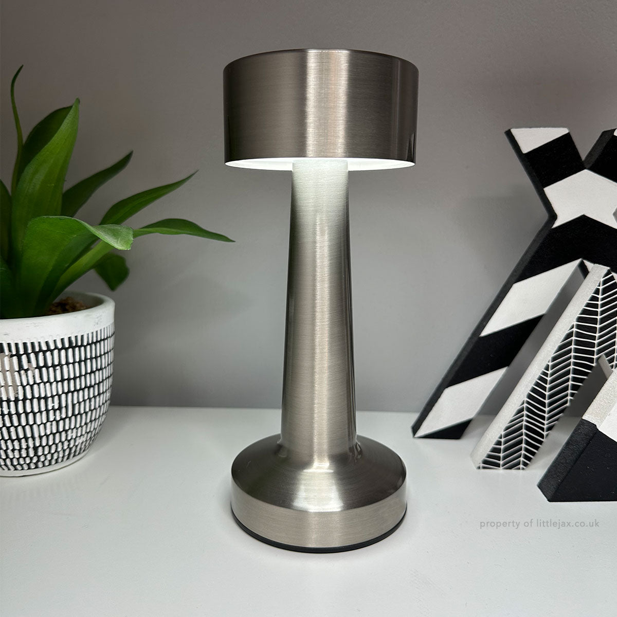 Ambient Halo Cordless Modern Table Lamp