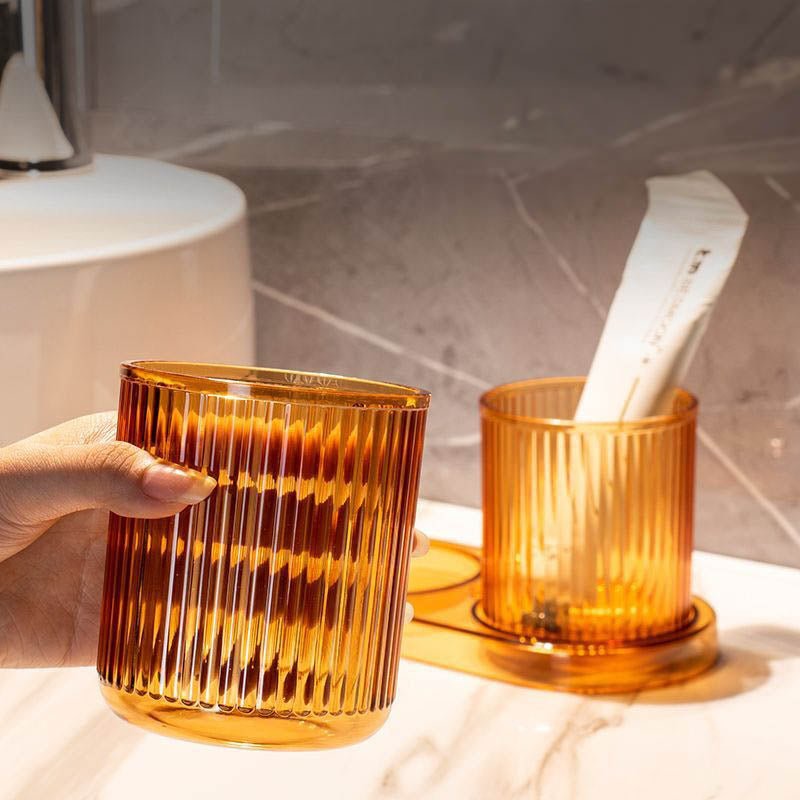 Semplice tazza e vassoio per spazzolino da bagno