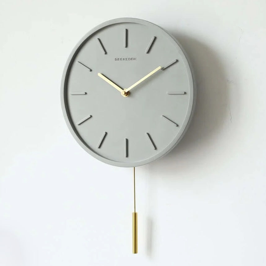 Reloj de pared de cemento nórdico con colgante de metal - Reloj de pared de cemento escandinavo con colgante de metal