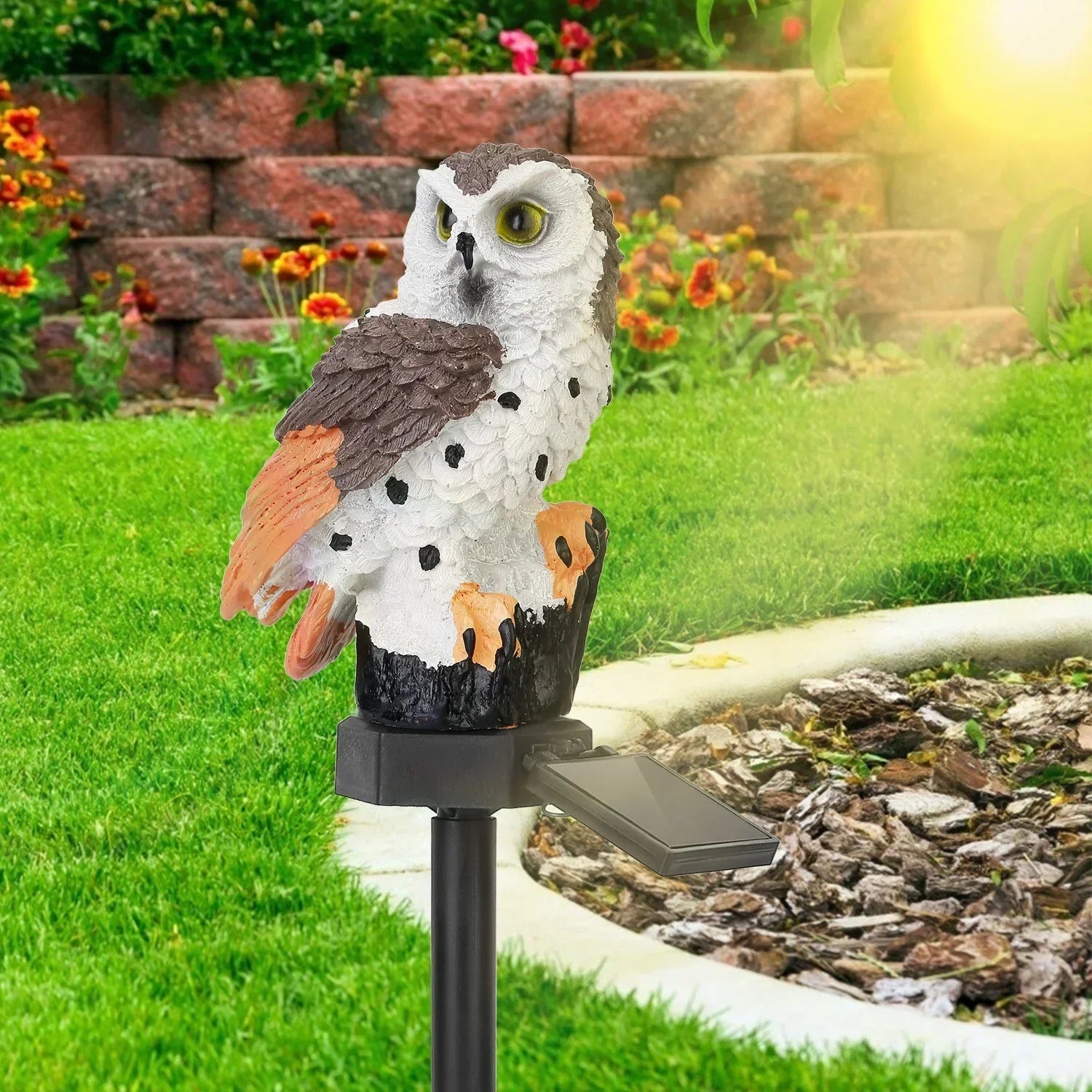 Owlight - Solar garden light with a decorative pole