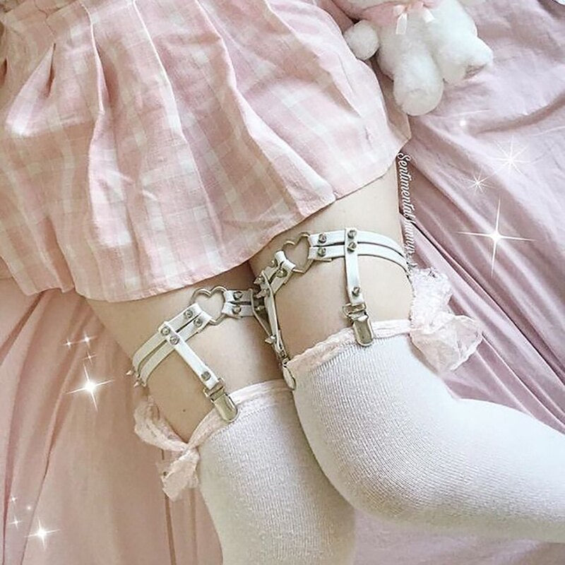 Spiked Heart Garter Belte