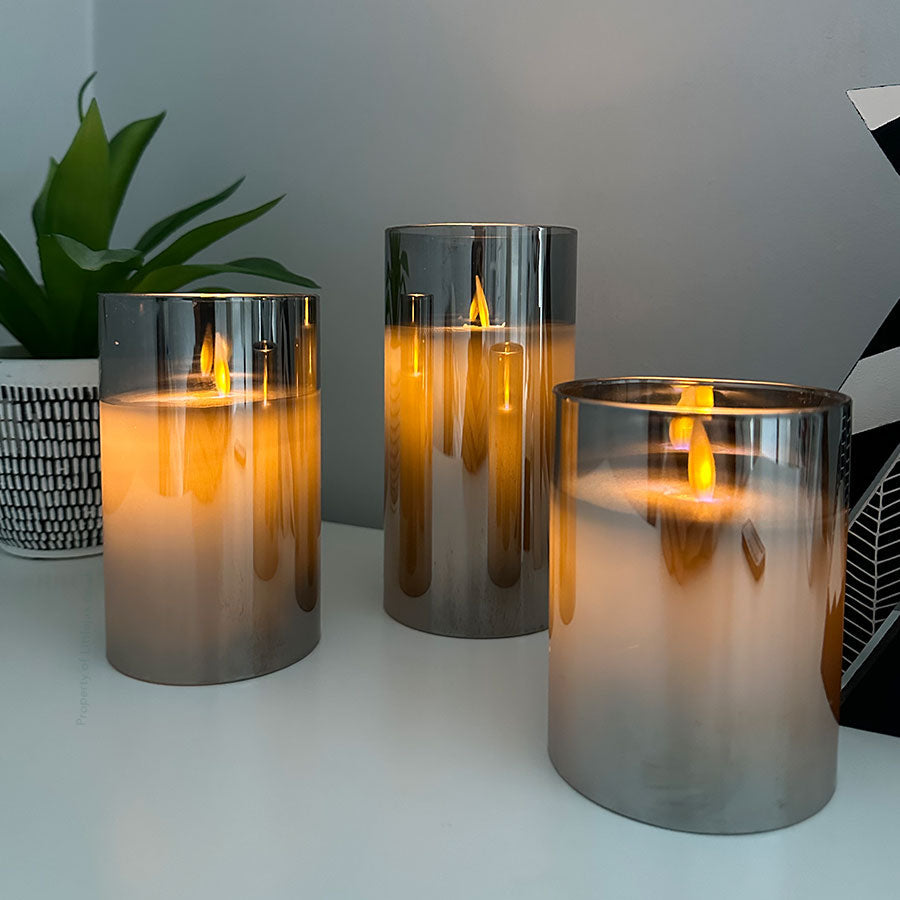 Set di 3 candele a colonna senza fiamma con involucro grigio fumo