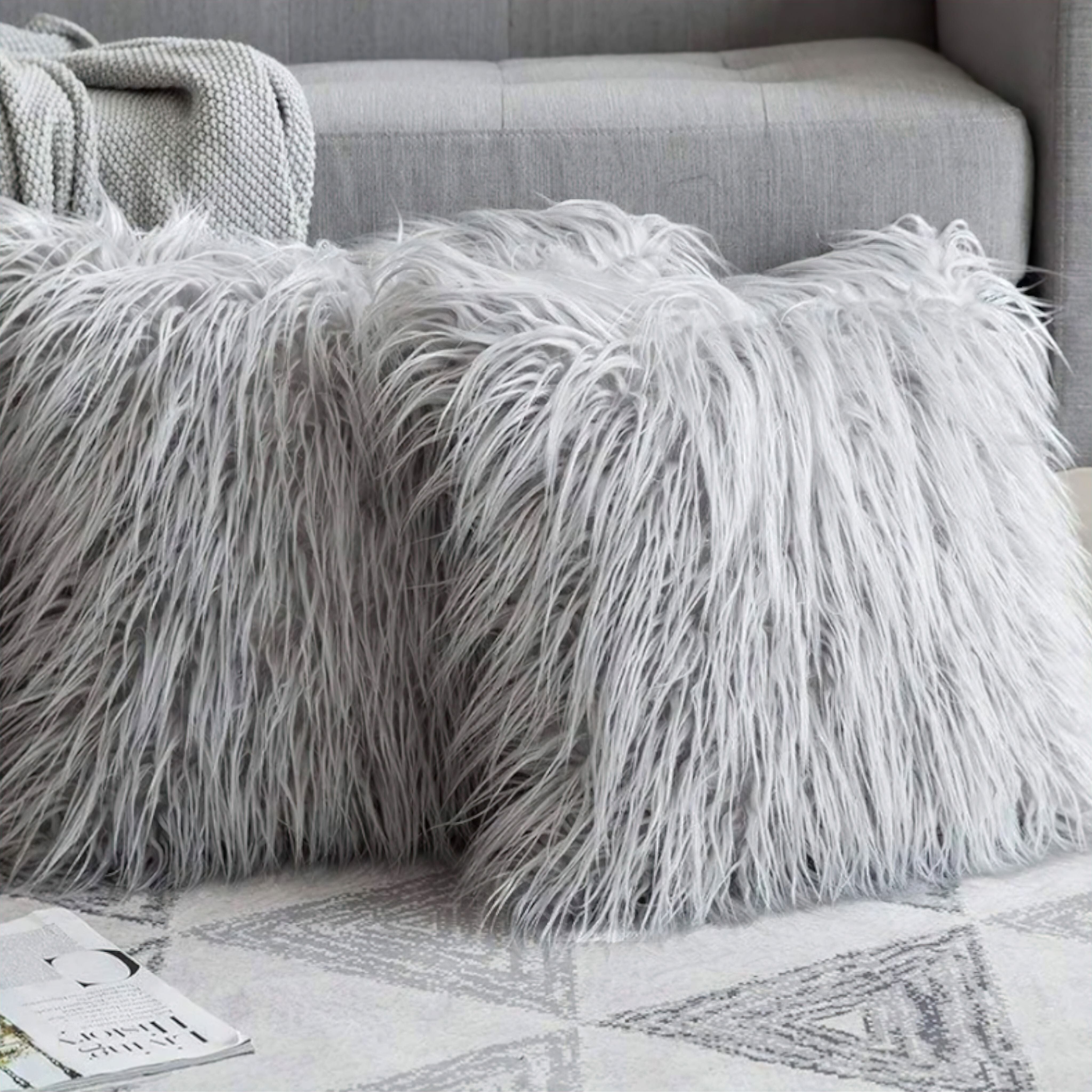 Housse de coussin en peluche Zena